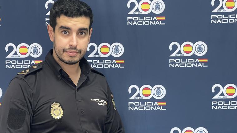 El jefe de la Unidad de Nuevas Tecnologías II, Karim Mohamed, en la Comisaría de Fleming