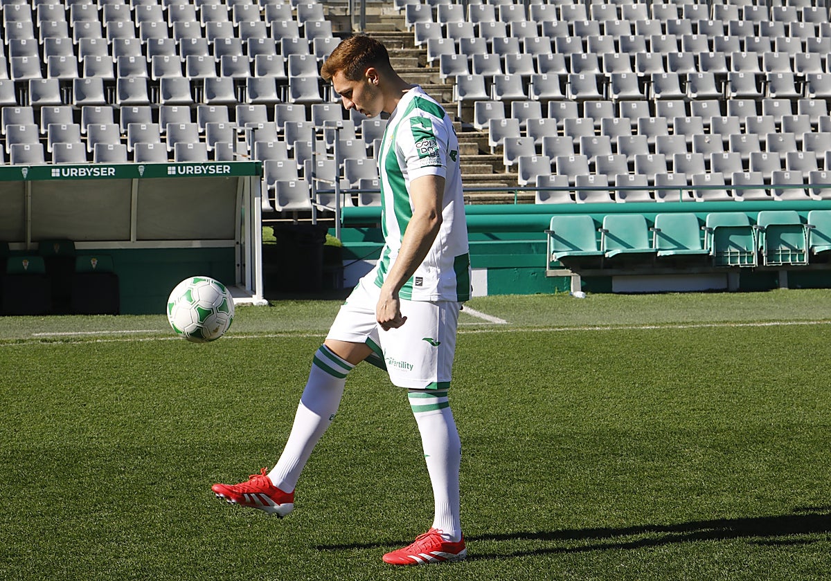 Alberto del Moral en su presentación con el Córdoba CF