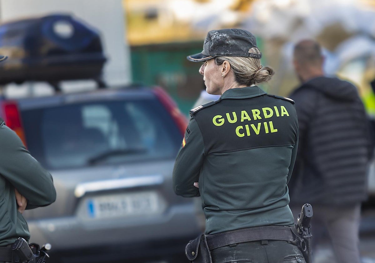 Efectivos de la Guardia Civil durante una intervención en la provincia de Alicante