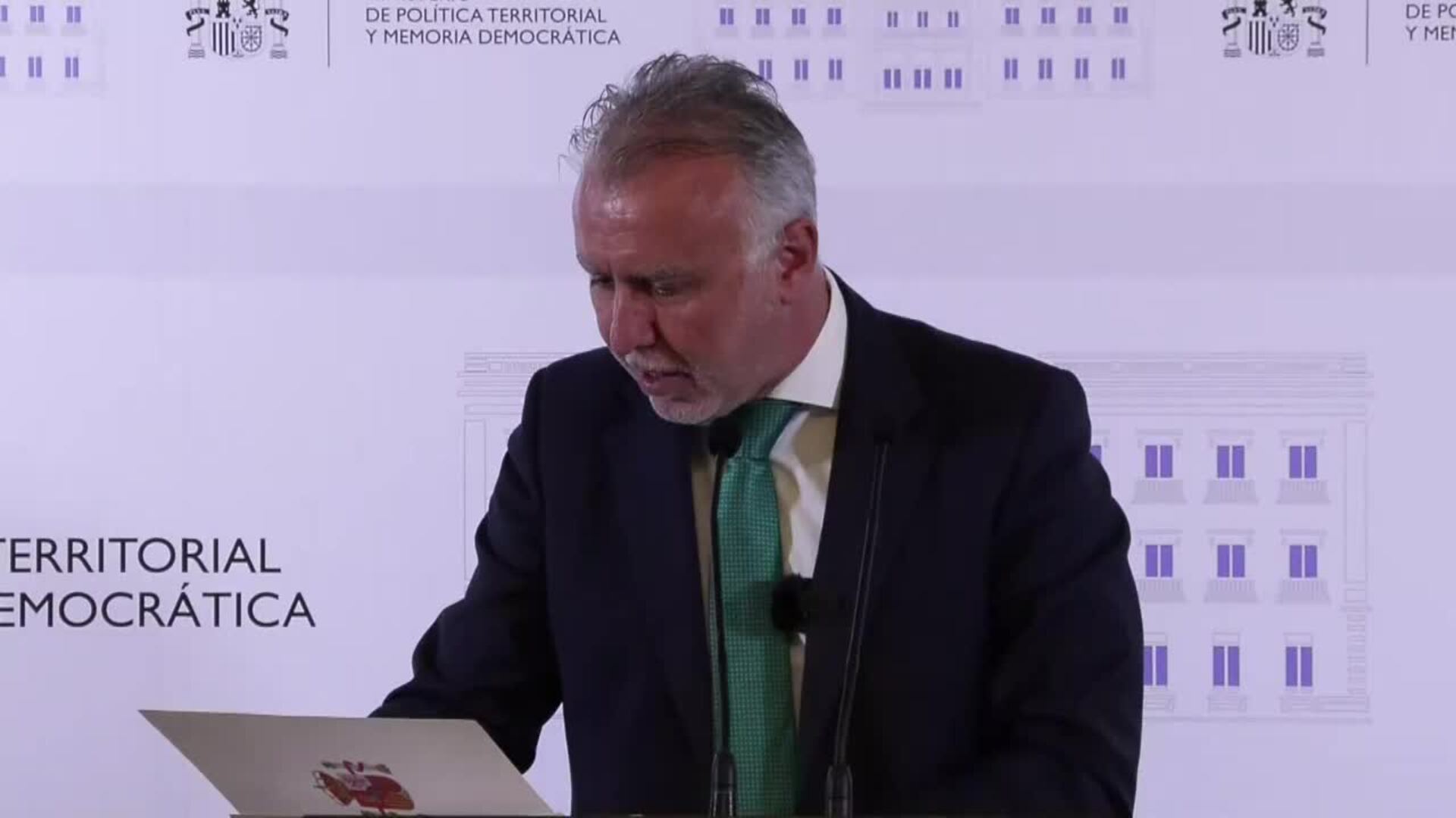 El ministro Ángel Victor Torres presenta los certificados que demuestran las &quot;calumnias&quot; de Aldama