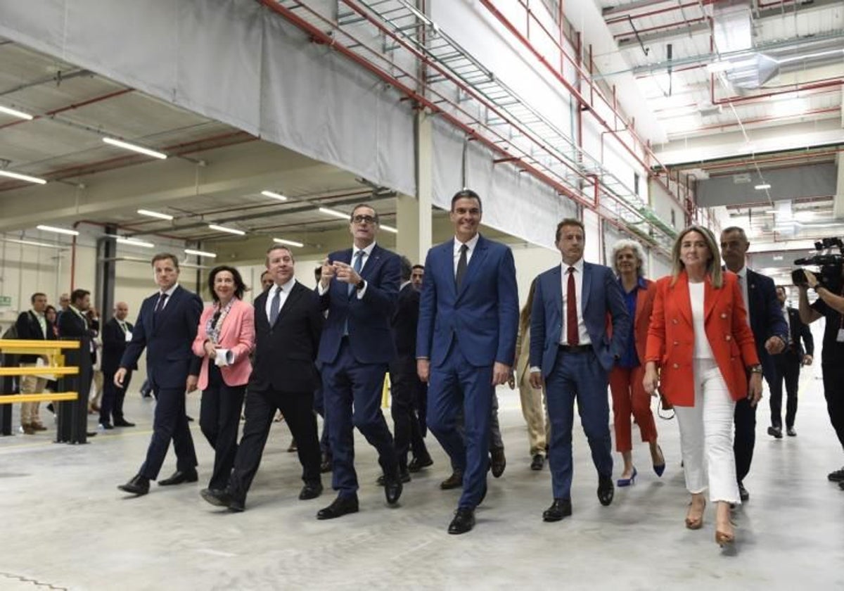 Las instalaciones de Daher en Albacete se inauguraron «con un significativo desembarco de autoridades y cargos políticos»