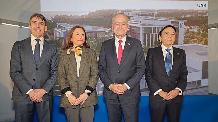 De izqda. a derecha: Domingo Mirón, consejero delegado del Grupo Educativo UAX; Patricia Navarro, delegada del Gobierno andaluz: Francisco de la Torre, alcalde de Málaga; Jesús Núñez, presidente de la Universidad Alfonso X el Sabio (UAX).
