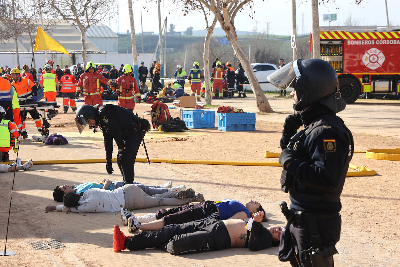 El simulacro de explosión en el recinto ferial de Córdoba, en imágenes