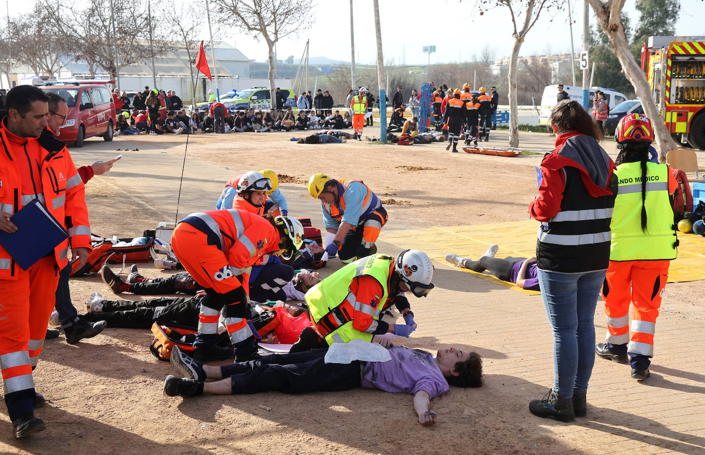 El simulacro de explosión en el recinto ferial de Córdoba, en imágenes