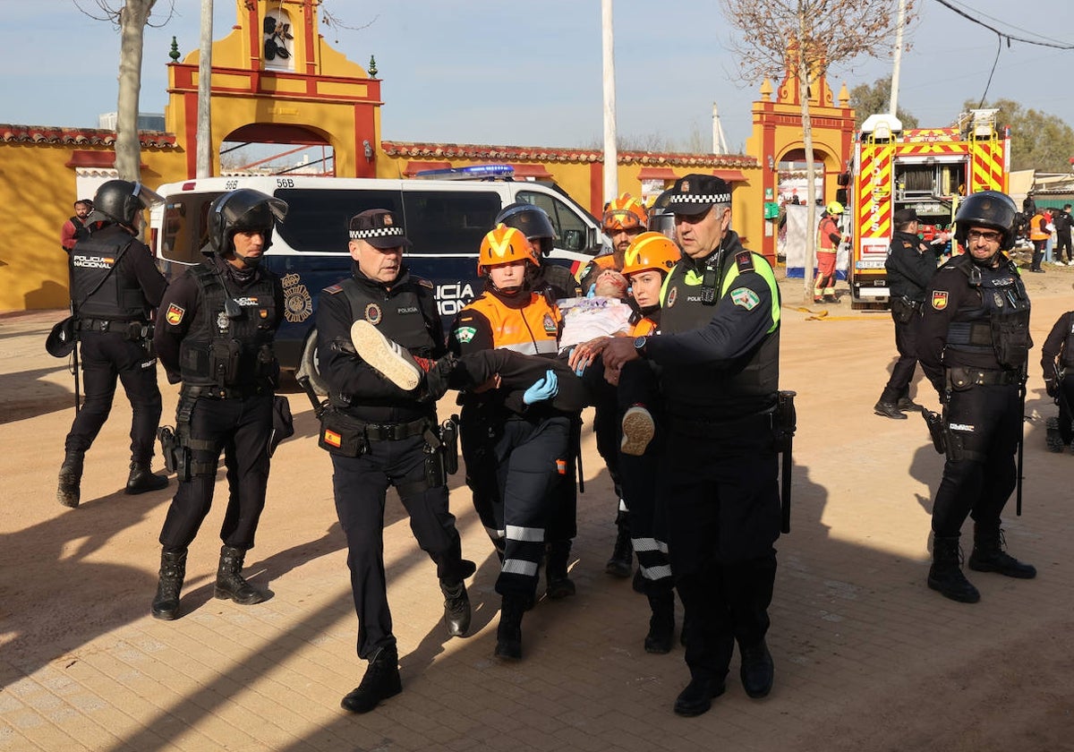 El simulacro de explosión en el recinto ferial de Córdoba, en imágenes