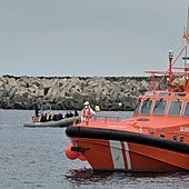 Llegan 428 inmigrantes en cinco embarcaciones a tres islas de Canarias