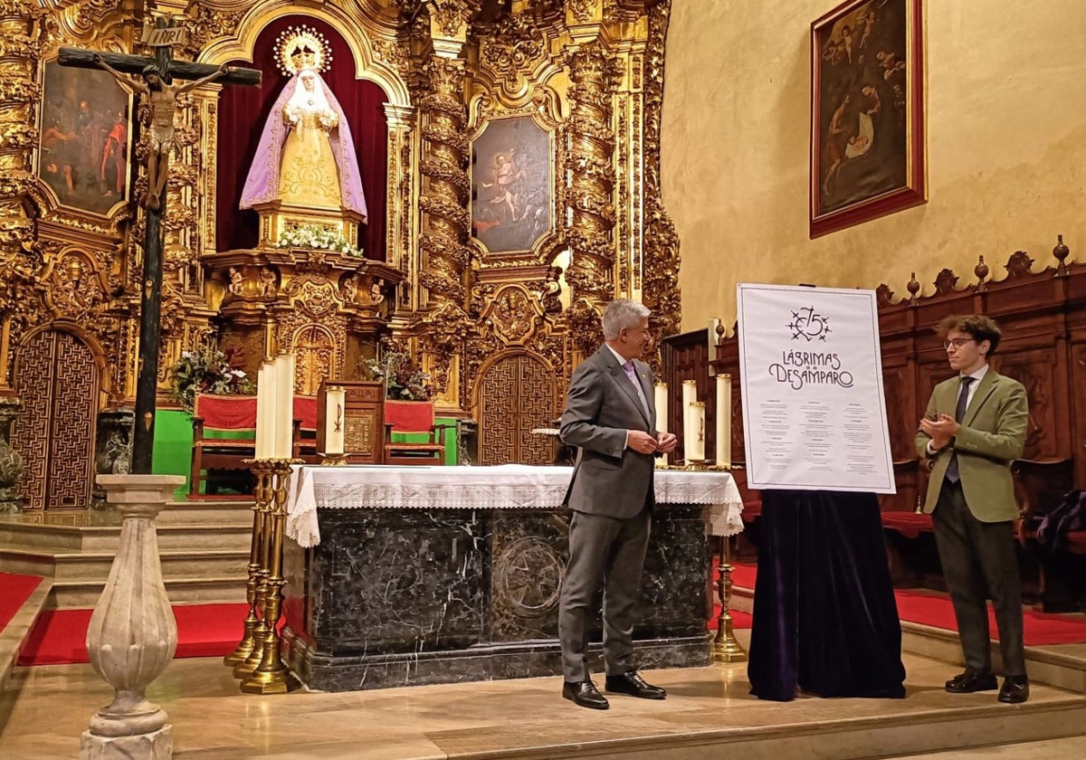 El hermano mayor junto a Javier Jiménez, en la presentación del logotipo y los actos, el miércoles