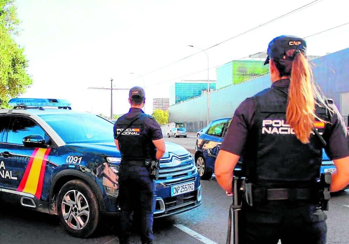 Agentes de la Policía Nacional durante un operativo