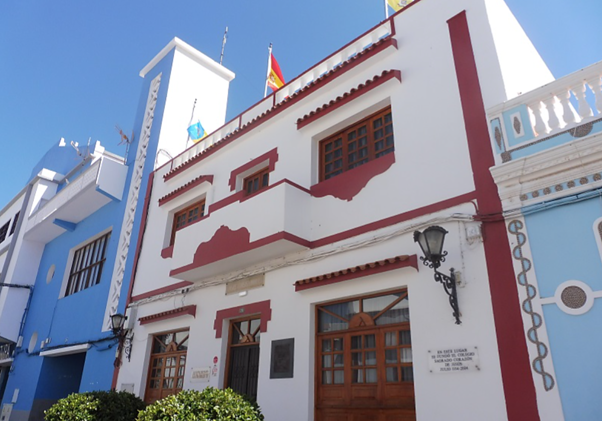 Fachada del Ayuntamiento de La Aldea de San Nicolás en foto de archivo