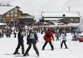 Los trabajadores de los remontes de Sierra Nevada amenazan con paros en marzo