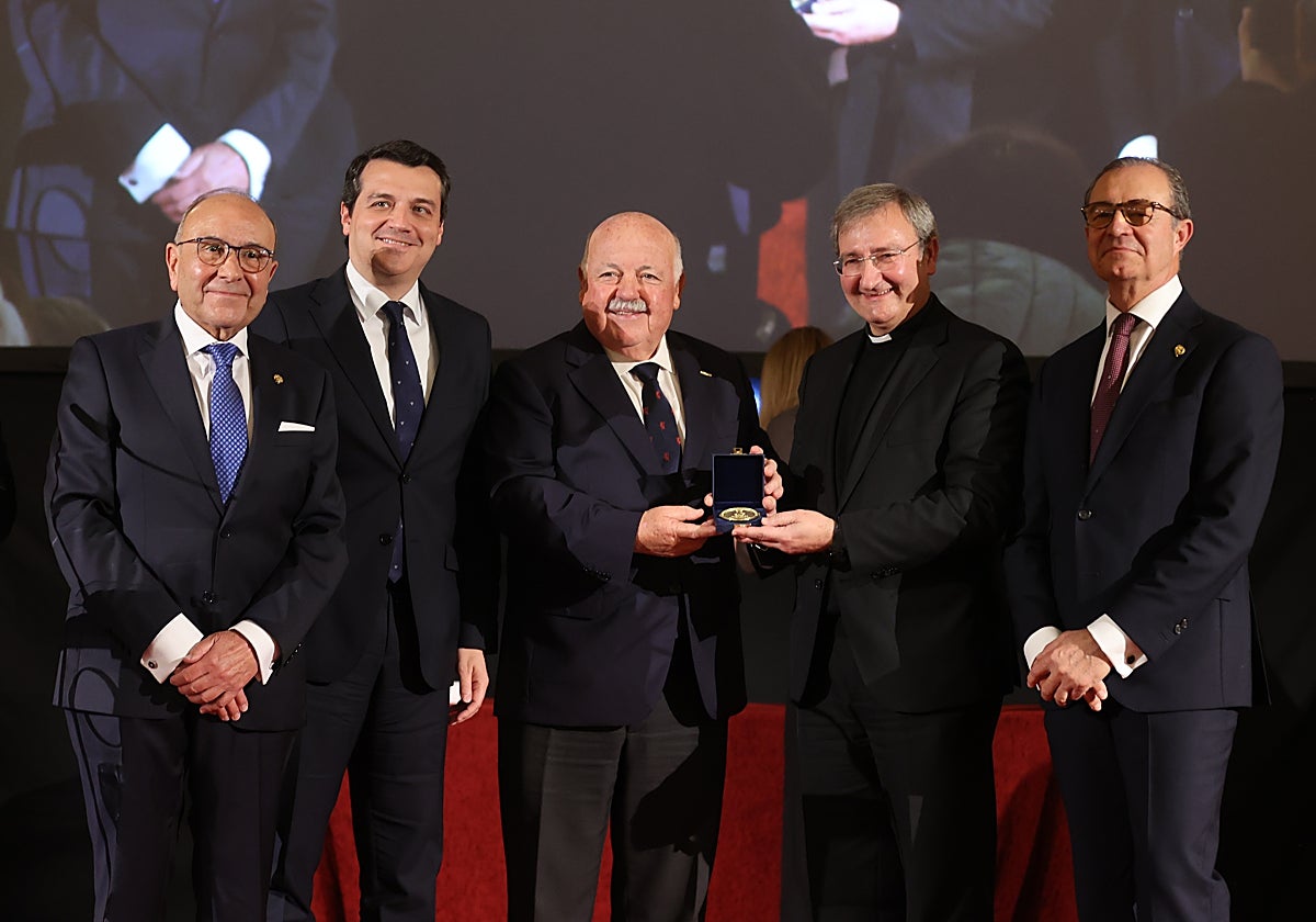El presidente del Parlamento andaluz entrega los premios