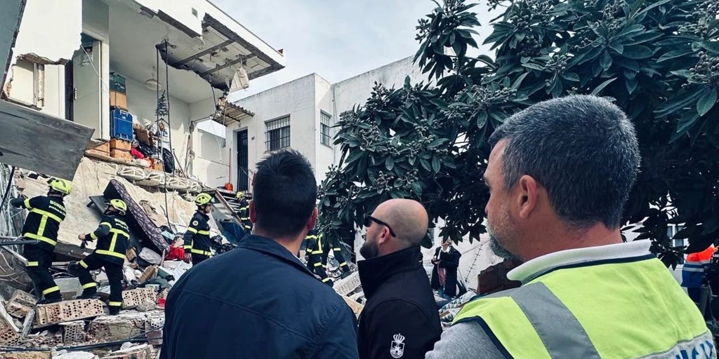 Una explosión de gas, posible causa del derrumbe de una casa en El Puerto de Santa María