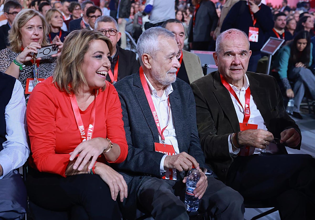 Susana Díaz, José Antonio Griñán y Manuel Chaves, en el 41º Congreso Federal del PSOE celebrado el año pasado en Sevilla