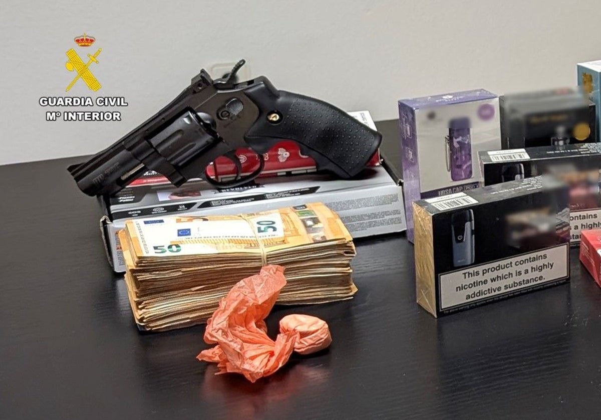 Desmantelan en Alicante varios locales que vendían vapers de contrabando caducados a menores