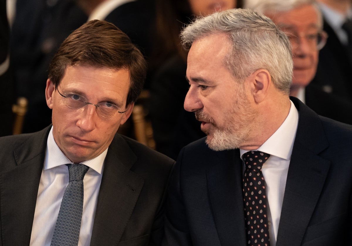 El presidente de Aragón conversa con el alcalde de Madrid, el pasado miércoles 19 de febrero en un desayuno informativo protagonizado por el barón autonómico