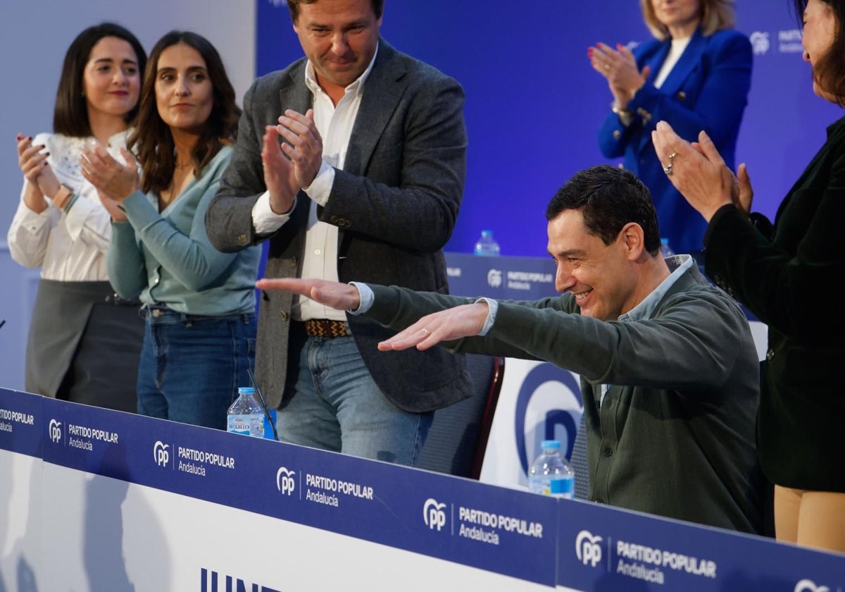 El presidente de la Junta de Andalucía Juanma Moreno este sábado en la junta celebrada en Palma del Río