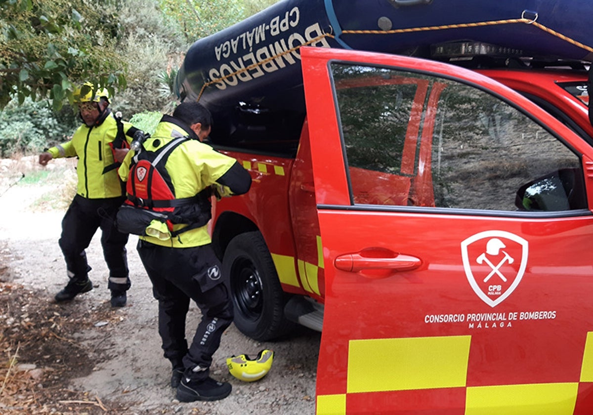 Imagen de dos bomberos