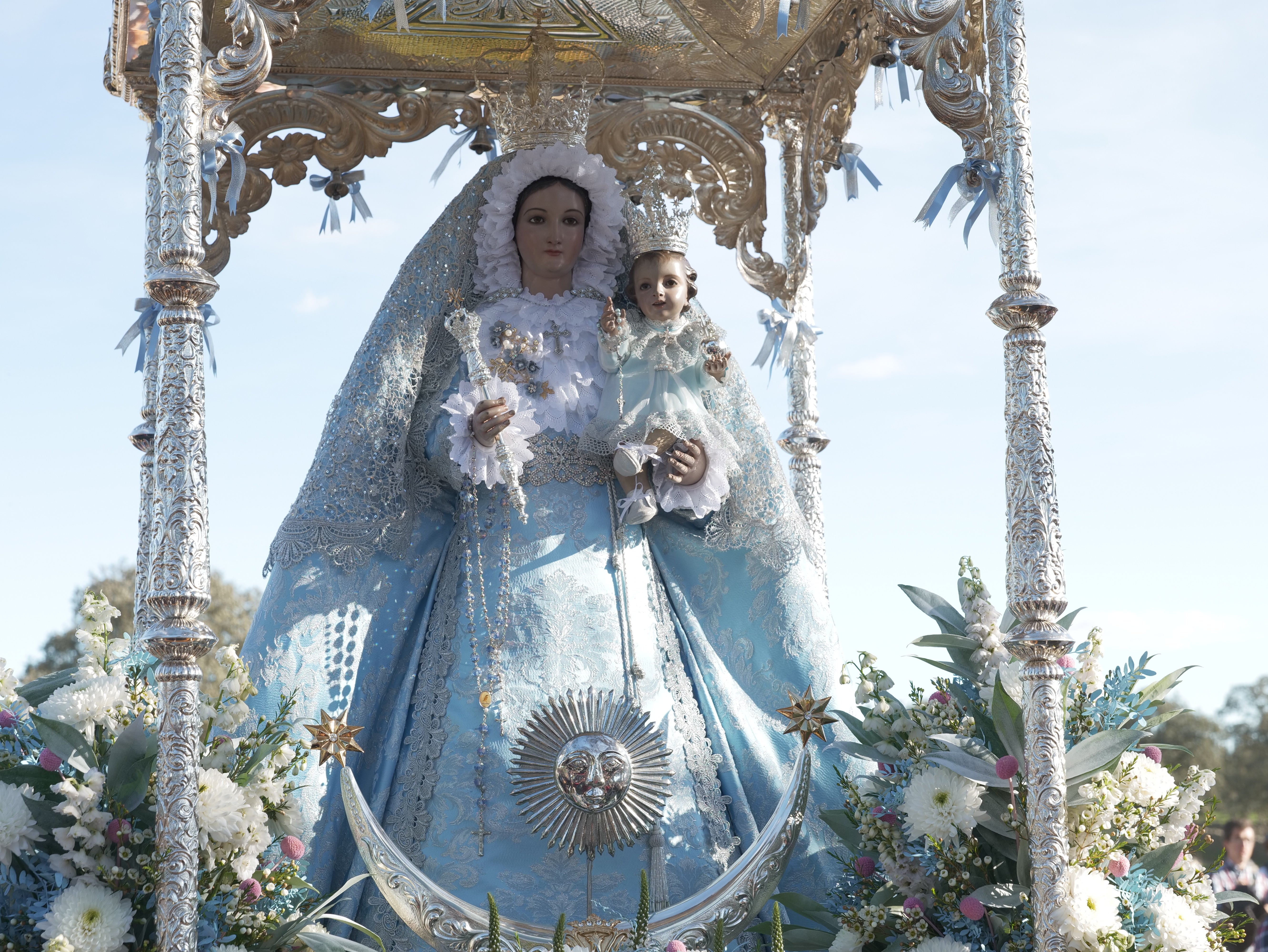 La multitudinaria procesión de la Virgen de Luna en Pozoblanco, en imágenes