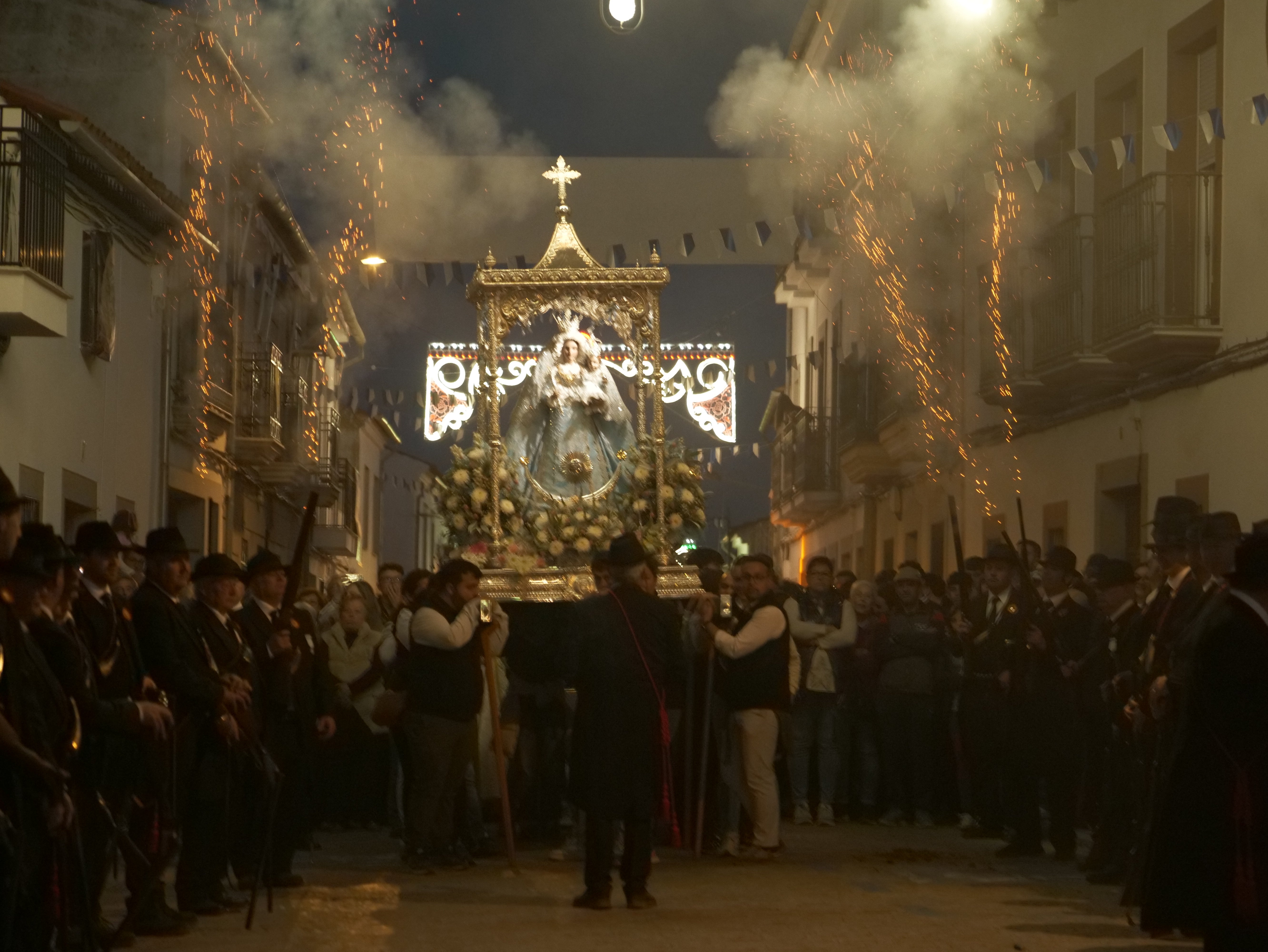 La multitudinaria procesión de la Virgen de Luna en Pozoblanco, en imágenes