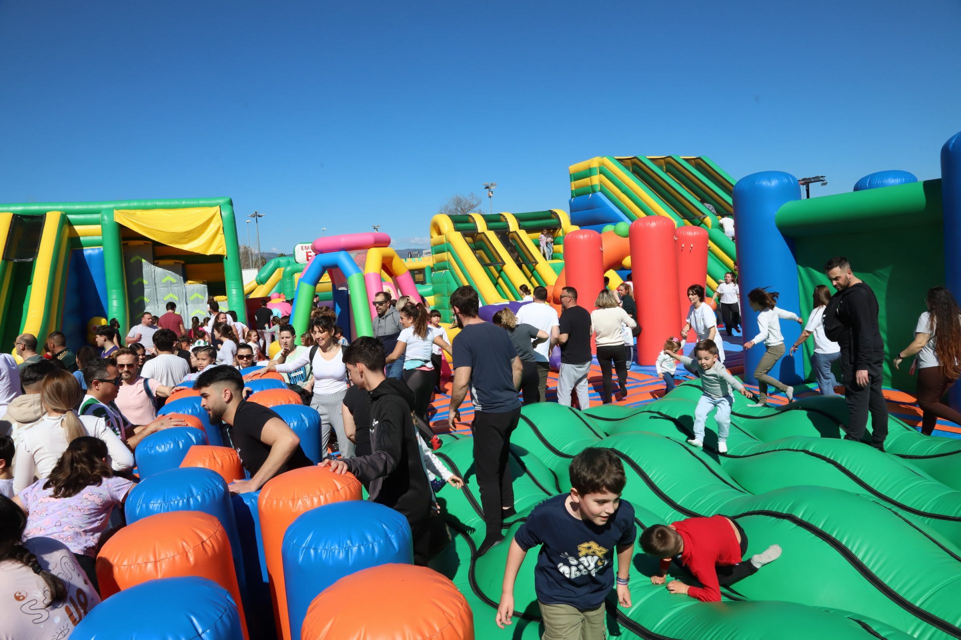 El parque hinchable más grande de Europa aterriza en Córdoba: diversión garantizada para los niños