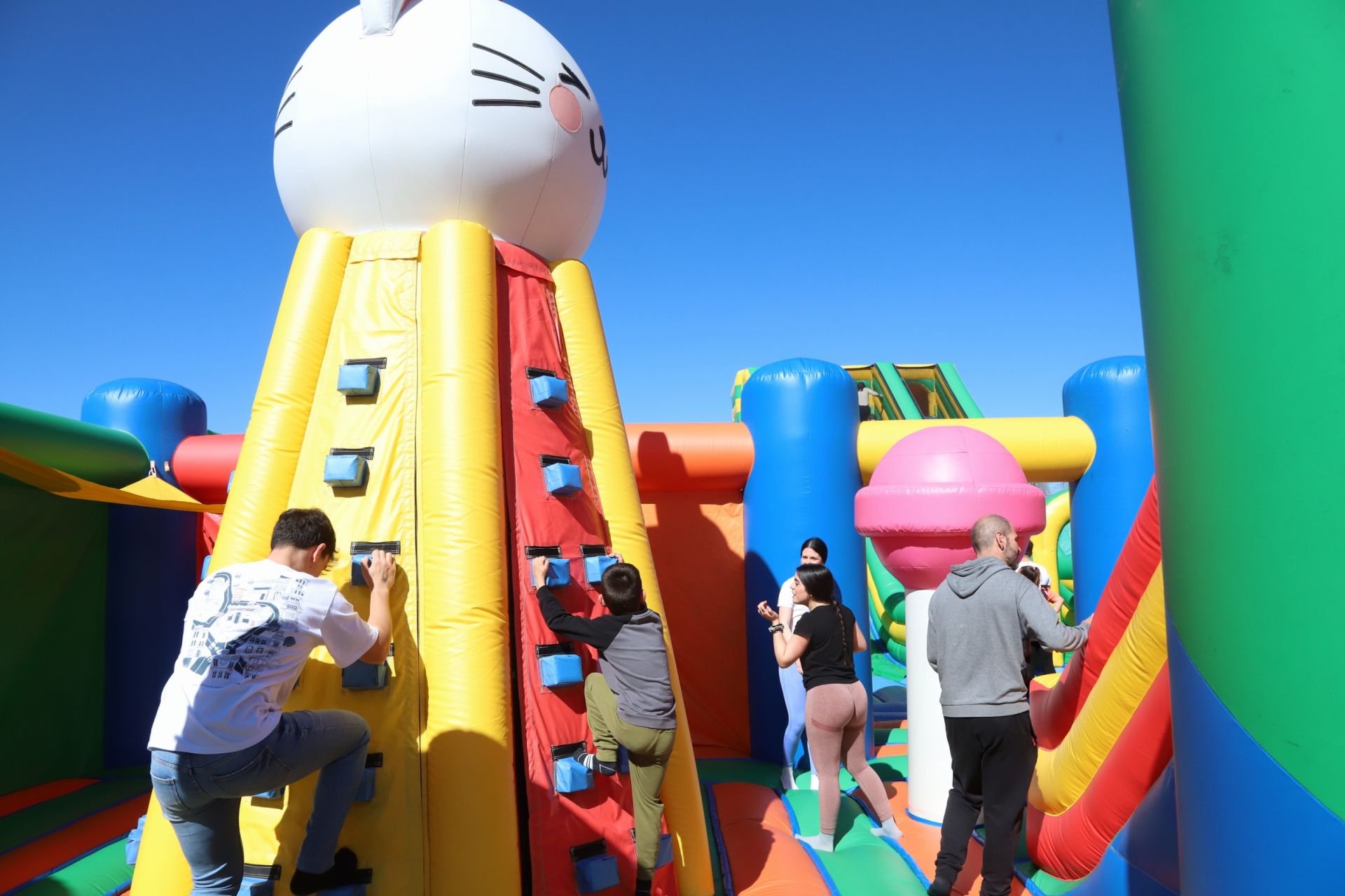 El parque hinchable más grande de Europa aterriza en Córdoba: diversión garantizada para los niños