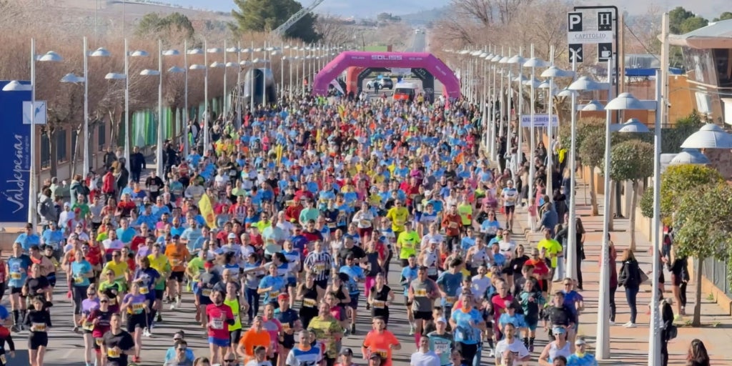 El alcalde de Valdepeñas destaca que la Media Maratón aporta al municipio «riqueza y proyección»