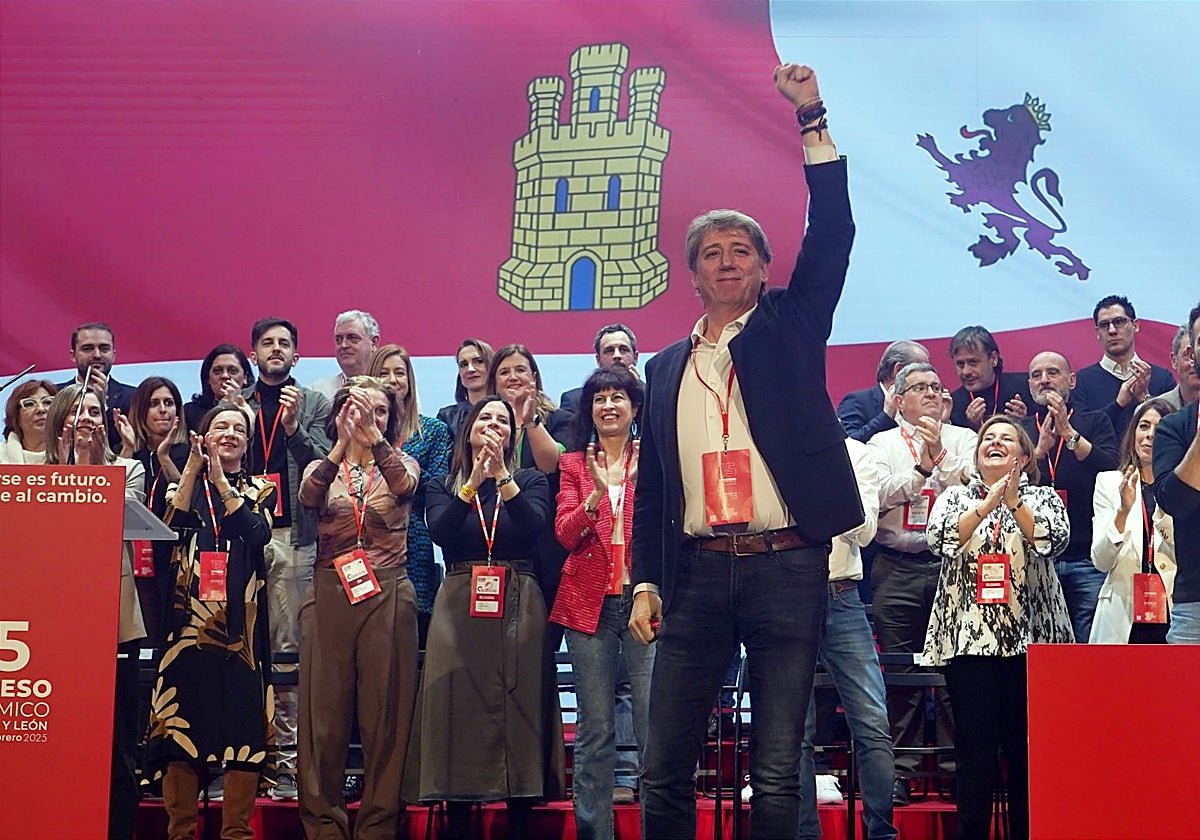 Carlos Martínez posa con su nueva Ejecutiva