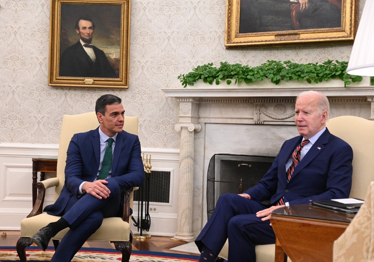 Pedro Sánchez y Joe Biden en una reunión en La Moncloa en mayo de 2023