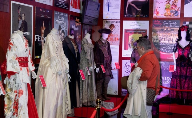 El Teatro Zorrilla de Valladolid reúne una selección del «mejor vestuario del cine europeo»