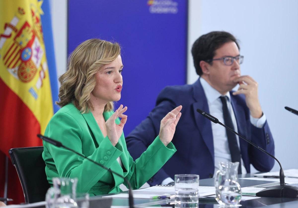 La ministra Portavoz, Pilar Alegría, junto al ministro para la Transformación Digital y de la Función Pública, Óscar López