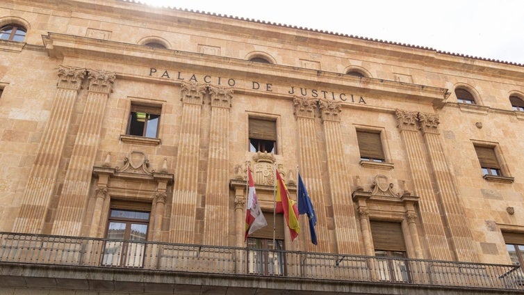 Dos años de cárcel para una cuidadora que estafó a una anciana con Alzheimer a la que robó 10.200 euros