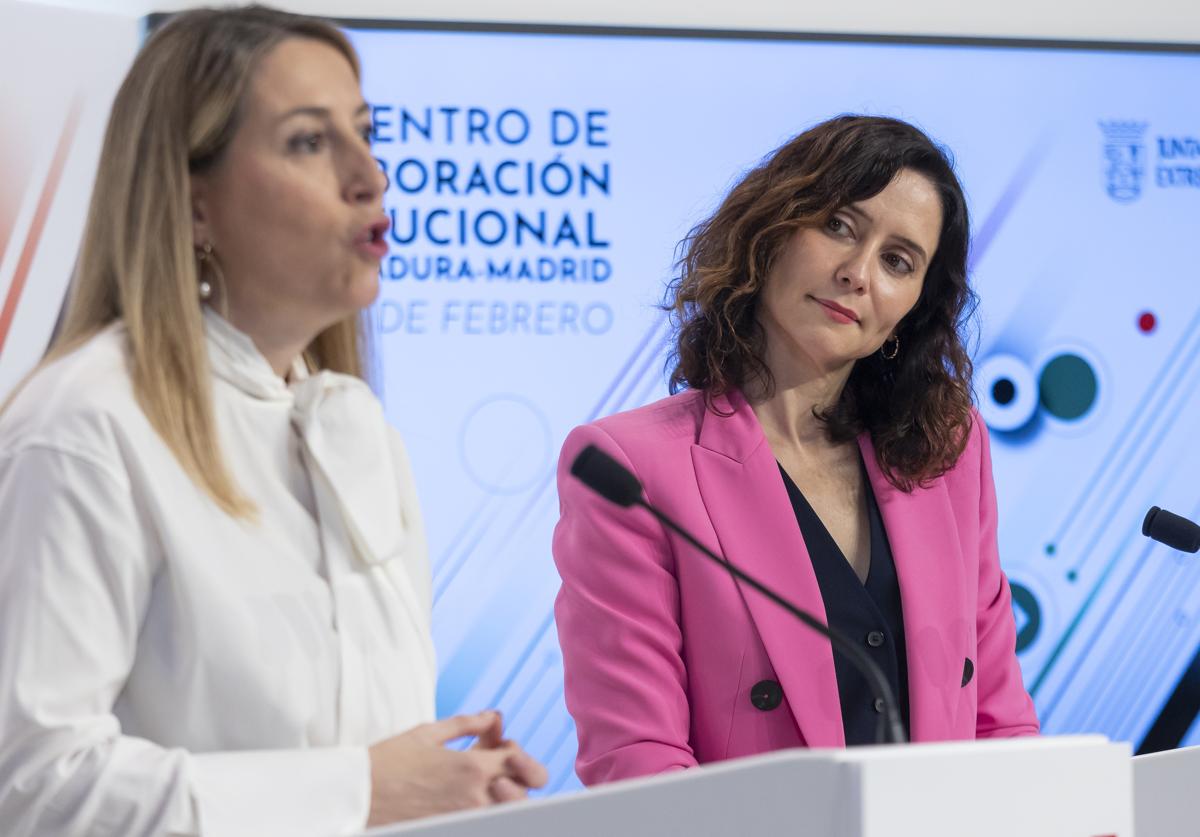 La presidenta de la Comunidad de Madrid, Isabel Díaz Ayuso, junto la presidenta de Extremadura, María Guardiola, este lunes