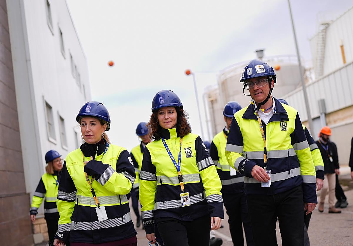 Isabel Díaz Ayuso y María Guardiola, en su visita a Almaraz