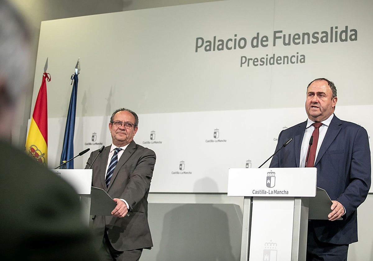 Juan Alfonso Ruiz Molina (izquierda) y Julián Martínez Lizán