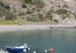 Encuentran el cadáver de un hombre flotando en el mar cerca de una playa de Almuñécar