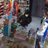 El disparatado robo en una tienda de Lepe que acabó con la empleada echando al ladrón: «¡Vete de aquí, desgraciado!»
