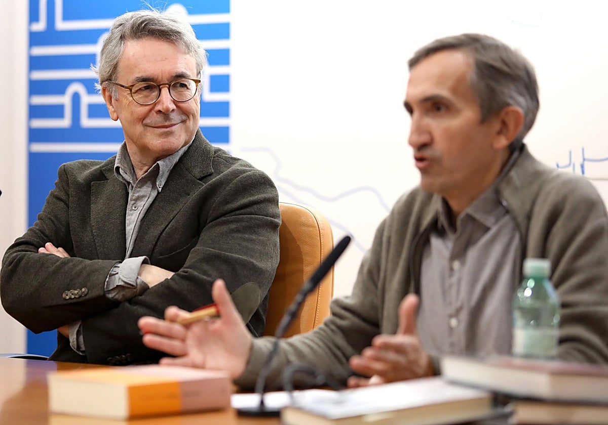 Andrés Trapiello y Antonio López durante la presentación de la novela 'Me piden que regrese'