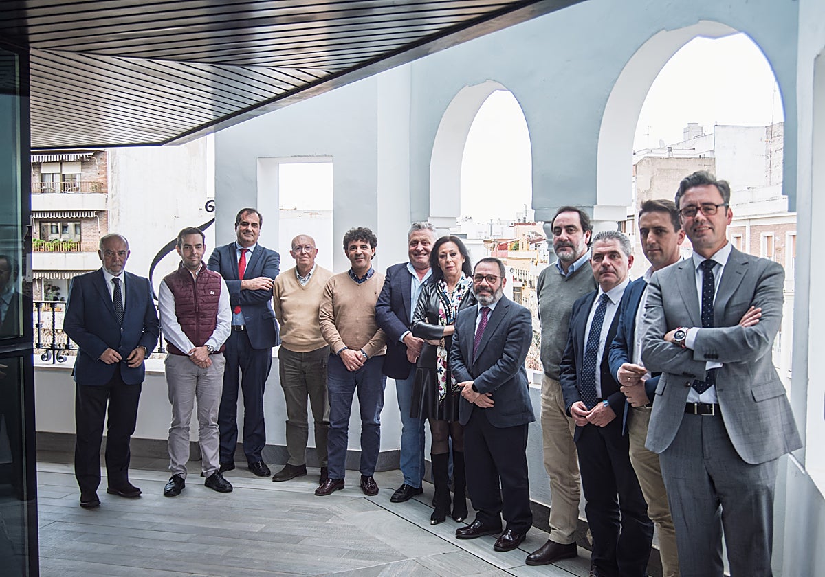 La presidenta de Construcor, junto a los nuevos vicepresidentes y directivos