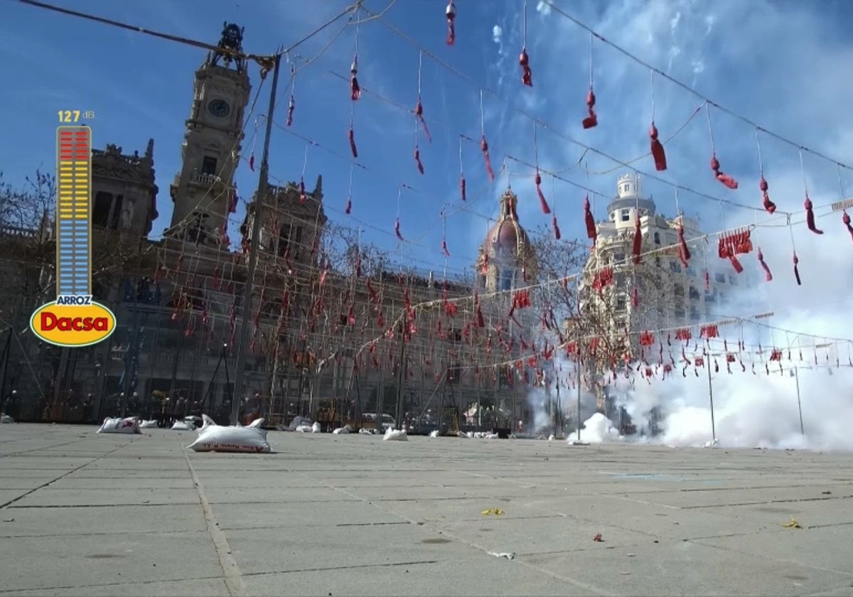 Imagen de archivo de una mascletà de las Fallas de Valencia