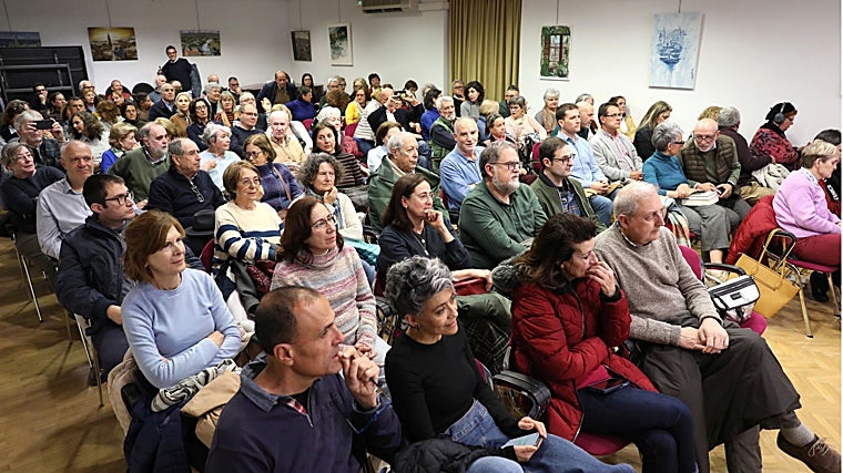 La sala se quedó pequeña para albergar a los fieles lectores de Trapiello y descubrir su nuevo llibro