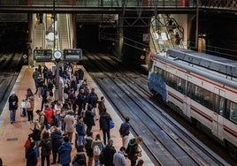 Un robo de cable provoca retrasos en las líneas C-2, C-7 y C-8 de Cercanías de Madrid