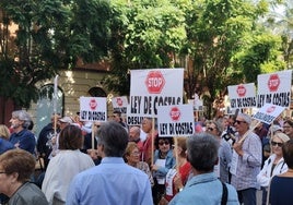 «El Gobierno nos roba nuestro hogar»: los desahuciados en la costa de Denia llaman a la «rebelión» por una ley de 1988