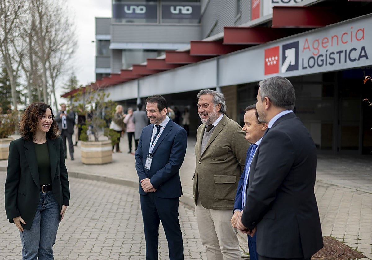 La presidenta Díaz Ayuso, a su llegada a la Agencia de Logística de Madrid