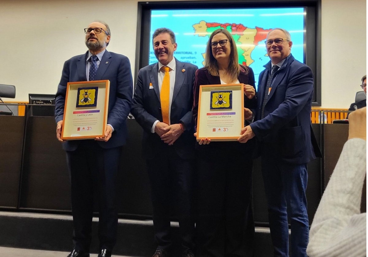 Entrega del premio de la Asociación Estatal de Directores y Gerentes de Servicios Sociales a las dos comunidades autónomas con mejor puntuación en atención a la dependencia