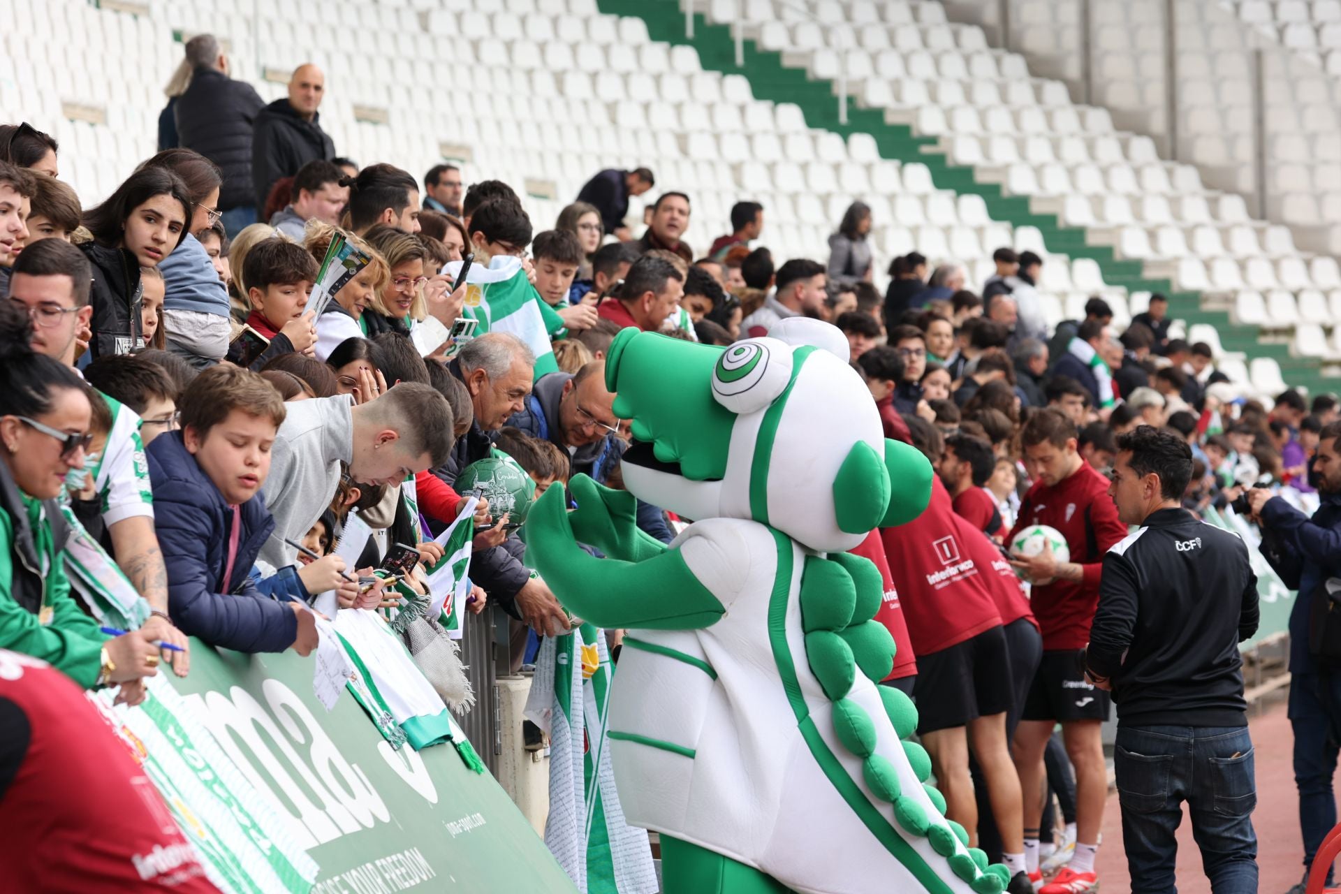 La exitosa jornada de puertas abiertas del Córdoba CF, en imágenes