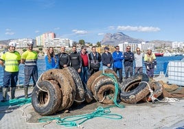 Extraen más de media tonelada de residuos y redes de pesca perdidas del Parque Natural de Serra Gelada