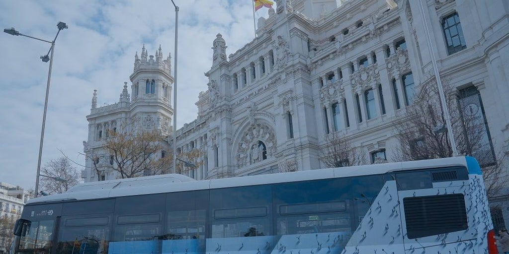 Cinco líneas de autobús de la EMT se convierten en museos sobre ruedas