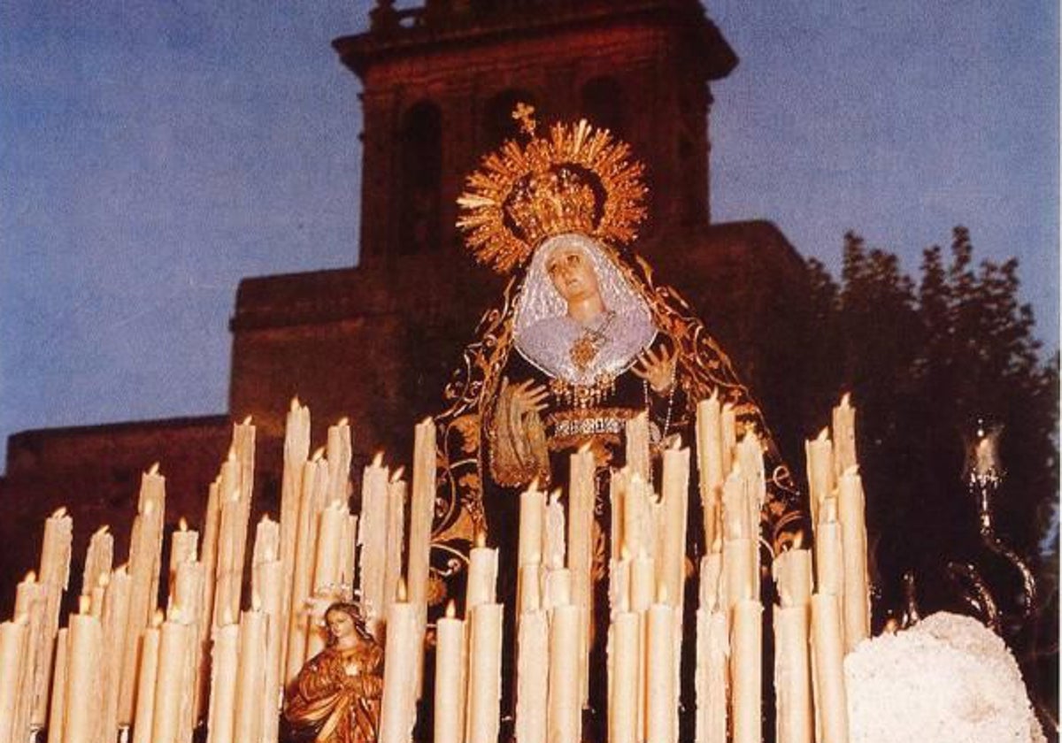 Fotografía del cartel de la Semana Santa de 1983, con la Nazarena sin palio