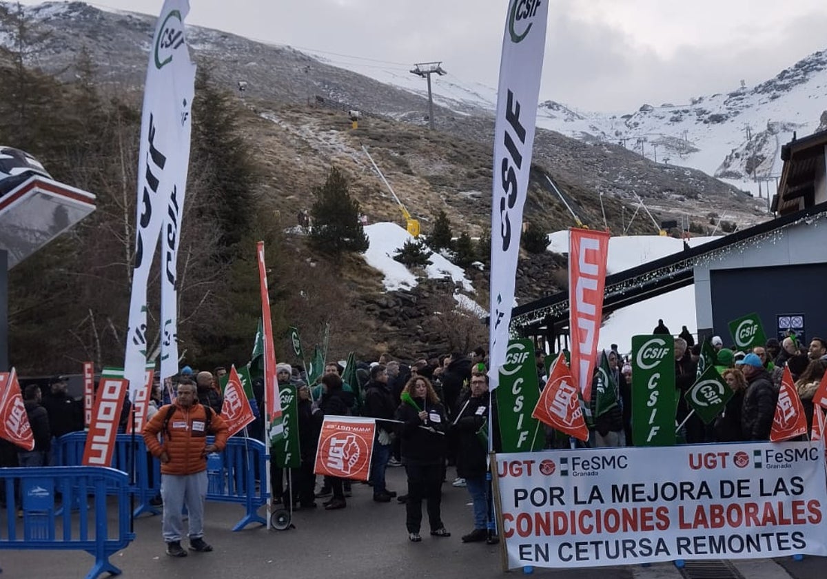 Trabajadores de Sierra Nevada el pasado sábado durante la huelga