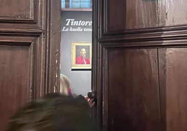 Un murciélago se cuela en el Museo del Greco y se posa sobre el cuadro de Tintoretto